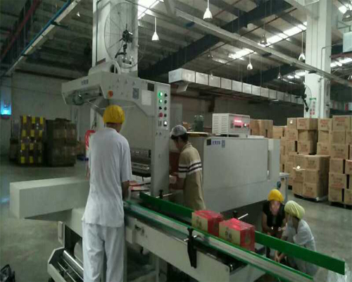 全自动袖口式包装机应用于食品行业包装