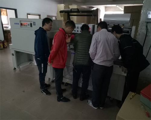 全自动套膜封口收缩包装机应用于艾灸养生器材包装