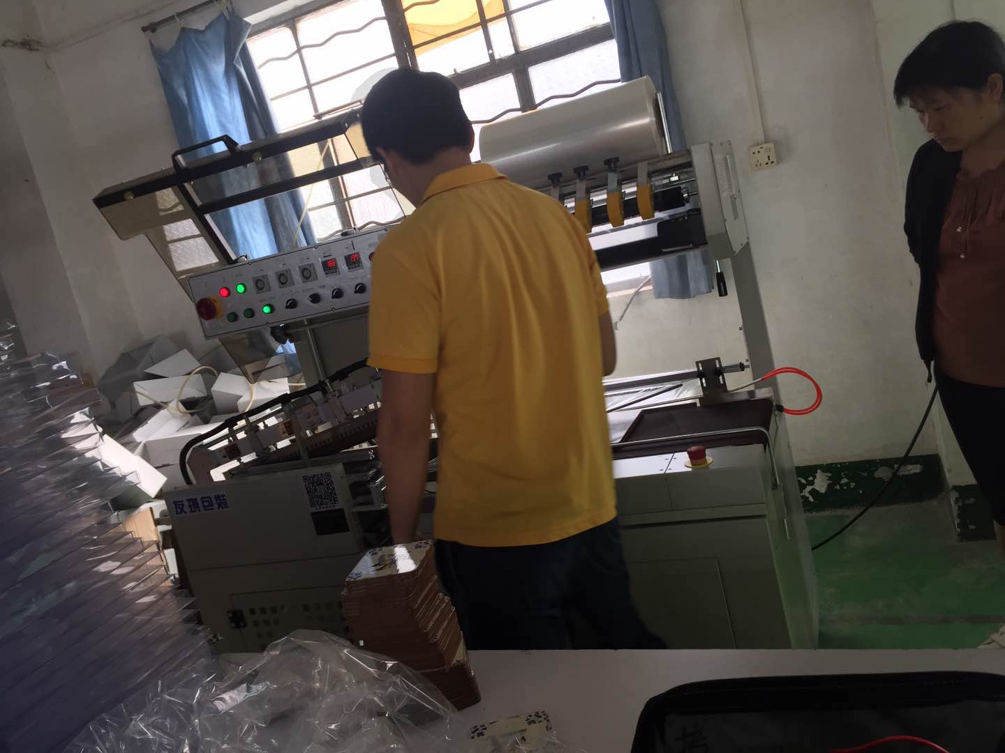 工艺品木板全自动套膜封切收缩机
